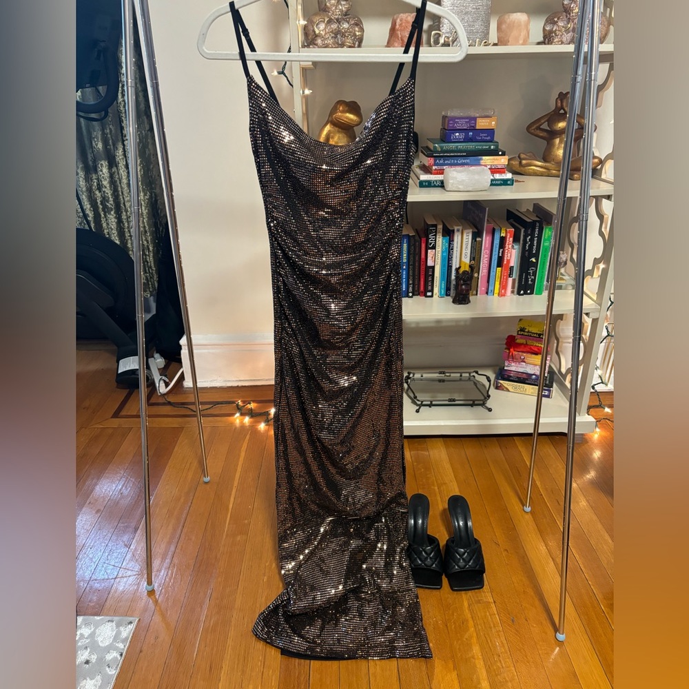 Lulu’s copper sequin gown